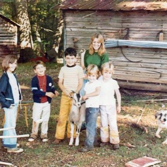 Meet your Posher, Lisa - Picture 1 of 1